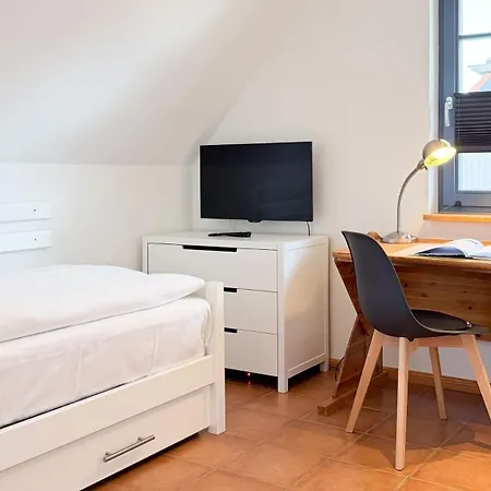 Haus Sonnenschein 度假居 青斯特